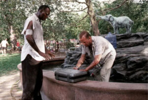 Exactly 4 Gallons, or Else 2 Die hard bomb in a park